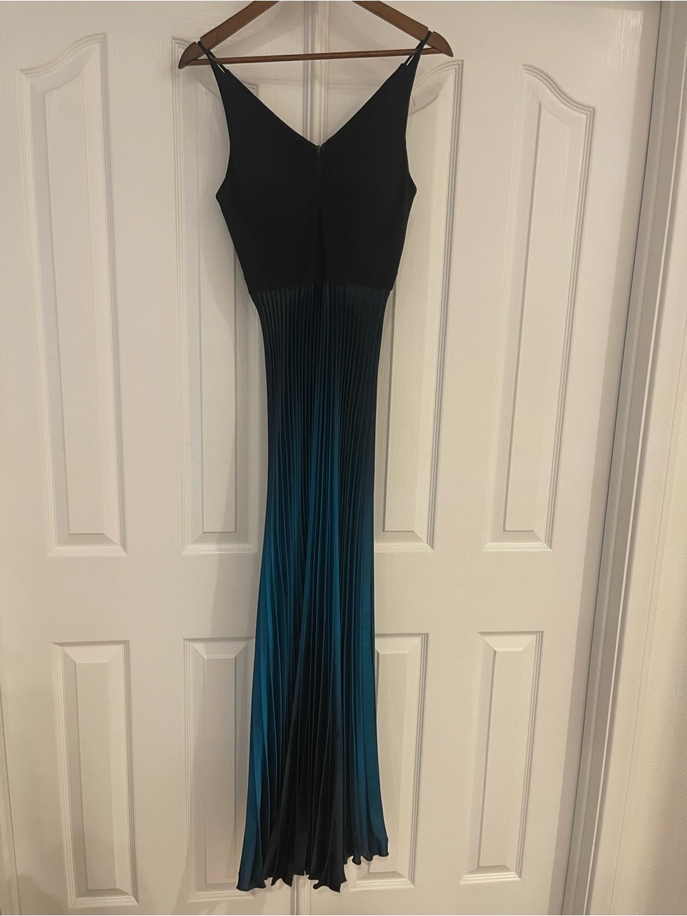 Aqua Elegant Pleated Gradient Maxi dress - blue Ombre size 2 - Picture 4 of 11